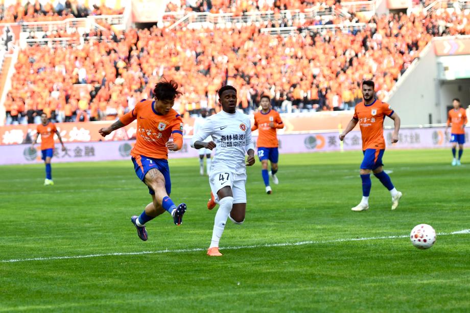 开云中国官网-中超-主场三球完胜辽宁铁人 山东泰山收获开门红